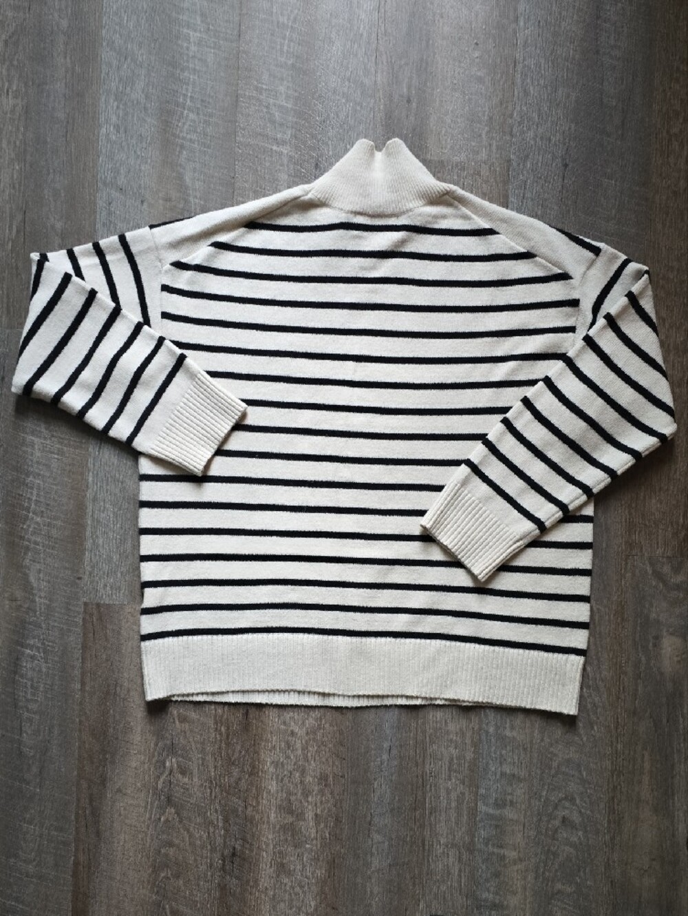 Banana Republic Perfectly Soft Turtleneck Sweater LG - Picture 4 of 7